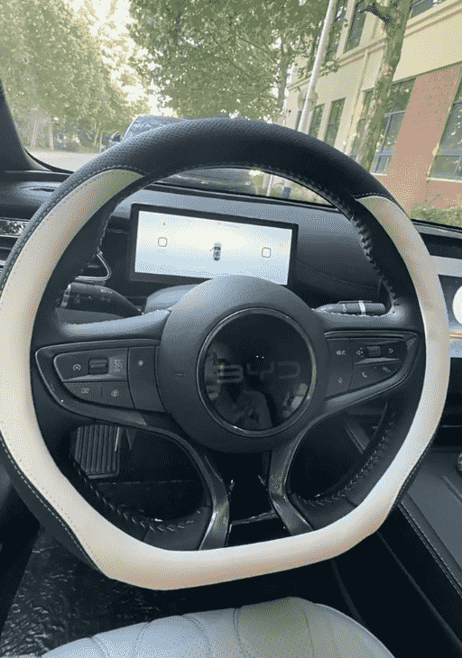 Xevaban.com ở 214 Giải Phóng là đơn vị chuyên cung cấp phụ kiện oto, đồ chơi oto, đồ chơi byd seal, phụ kiện byd seal, xevaban, 214 giải phóng, bọc vô lăng byd seal, ốp vô lăng byd seal, trang trí vô lăng byd seal.